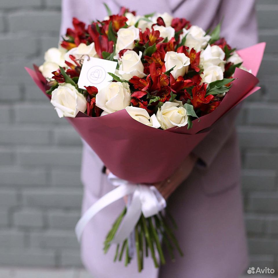 Букет 15 роз с альстромерией купить на Зозу.ру - фотография № 1