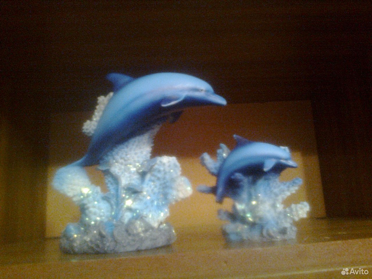 Дельфины на натуральном коралле купить на Зозу.ру - фотография № 1
