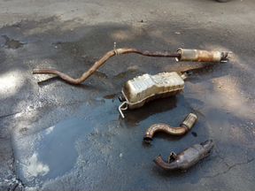 Выхлопная труба пежо 308. Глушитель Пежо 308. Пежо 308 выхлопная труба. Система выхлопа Пежо 308. Выпускная система Пежо 308.