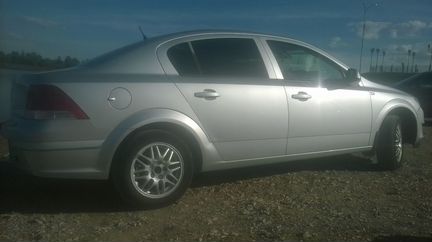 Opel Astra 1.8 AT, 2012, седан