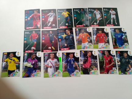 Коллекция карточек с фотографиями футболистов