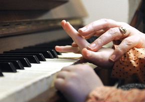 Уроки игры на фортепиано (синтезаторе), вокала