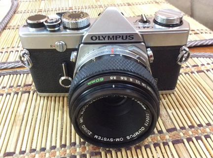 Olympus OM-1n MD с объективом