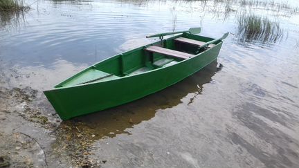 Вёсельная фанерная лодка