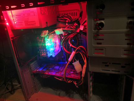 Околоигровой компьютер