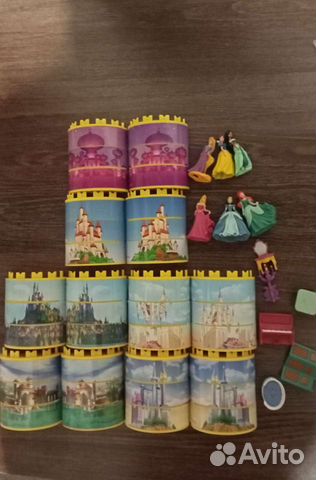 Игрушки. Замки с принцессами. Высота замка 6 см. В