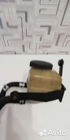 Бачок гидроусилителя на Тойоту Харриер, Лексус