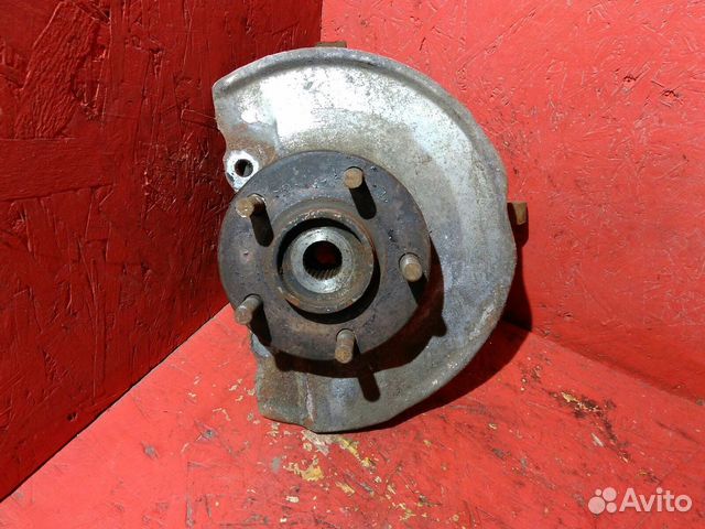 Кулак передний левый Митсубиси Аутлендер 1