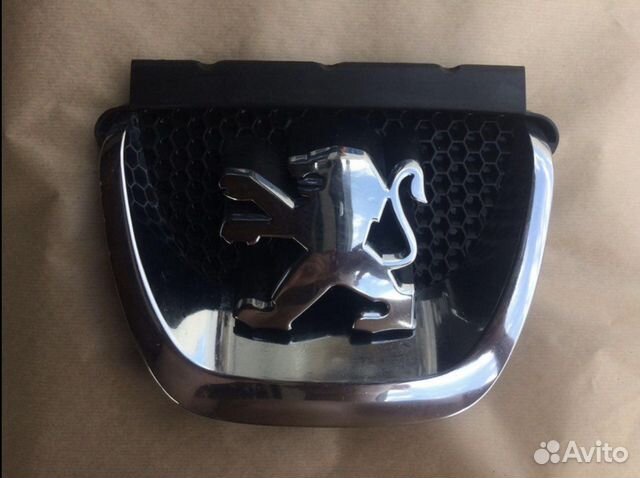 Значок переднего бампера Peugeout 308 Оригинал