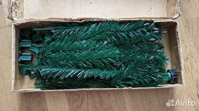 Маленькая искусственная ёлка