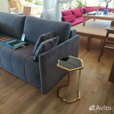 Столик из нержавейки под золото