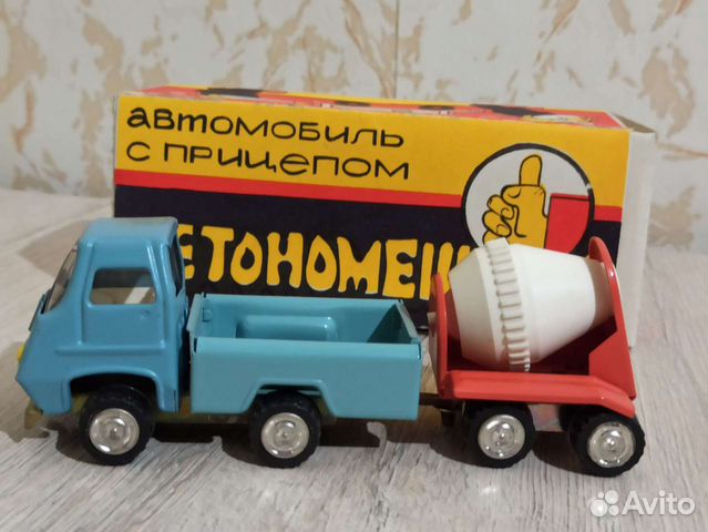 Автомобиль с прицепом Бетономешалка