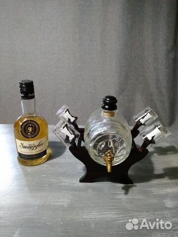 Бочонок и стаканы для спиртного