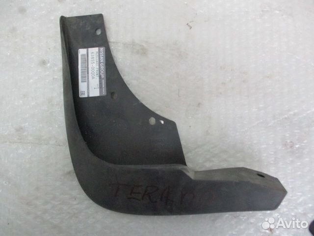 Брызговик передний левый Nissan Terrano III (D10)