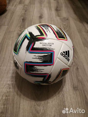 Профессиональный футбольный мяч Adidas Euro 2020