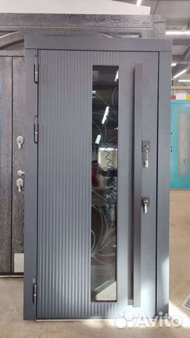 Дверь входная металлическая со стеклом