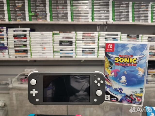 Nintendo Switch Lite + Sonic Racing