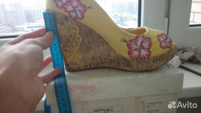 Жёлтые босоножки Жёлтые босоножки