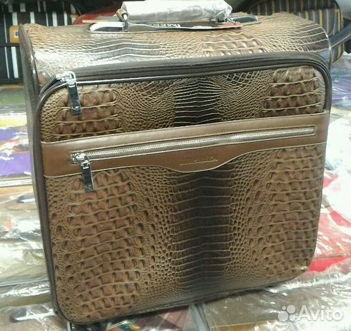 Новый чемодан на колесах кейс пилот крокодил Новый чемодан на колесах кейс пилот крокодил