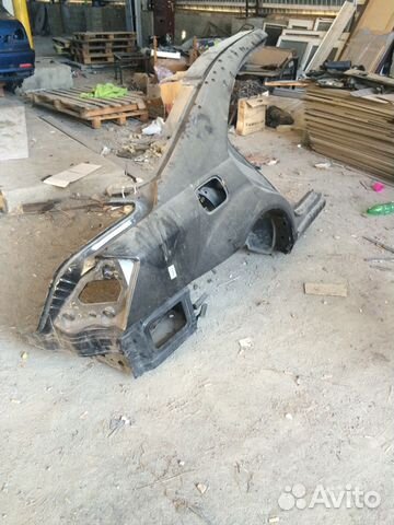 Задняя правая крыло на Mercedes 221
