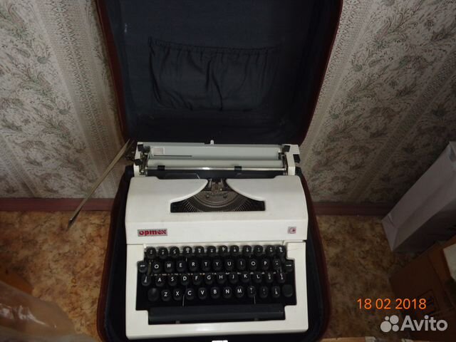 Пишущая машинка с латинским шрифтом Ortex Пишущая машинка с латинским шрифтом Ortex