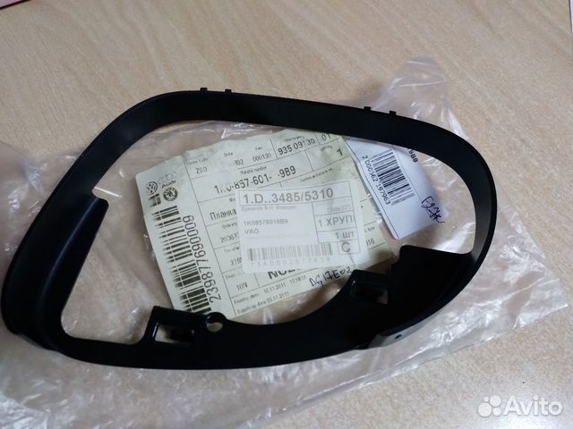 Рамка зеркала левого VW Golf 1K08576019B9 Рамка зеркала левого VW Golf 1K08576019B9