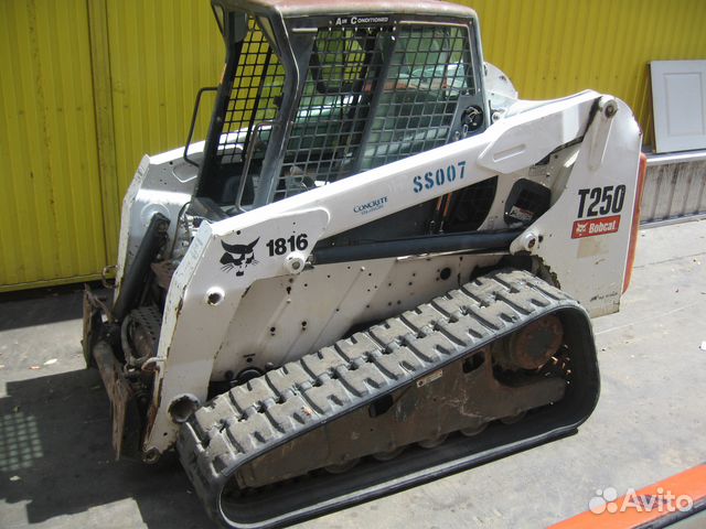 Аренда bobcat bobcat pro. Бобкэт t 250. Погрузчик Bobcat 250h. Bobcat s220 грузоподъемность. Бобкэт телескопический погрузчик гусеницы.