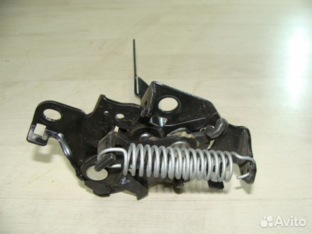 Замок капота Toyota RAV4 Замок капота Toyota RAV4