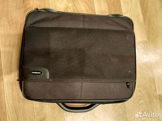 Добротная сумка Samsonite для ноутбука на 17