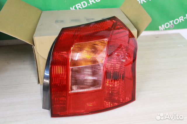 Фонарь задний Toyota Runx Alex E120 5D Хетчбек