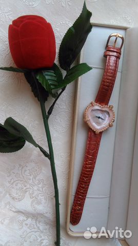 Шикарные новые жен часы сердце Le Chic Swarovski Шикарные новые жен часы сердце Le Chic Swarovski