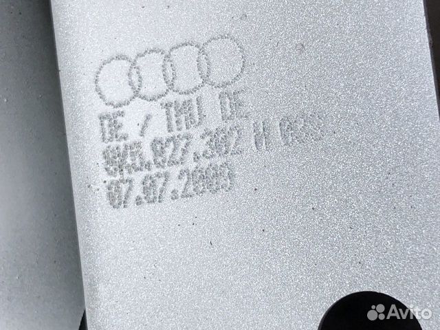 Петля крышки багажника Audi A4 B8 8K5827301H Петля крышки багажника Audi A4 B8 8K5827301H