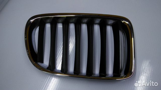 Решётка радиатор правая BMW X1 E84 Решётка радиатор правая BMW X1 E84