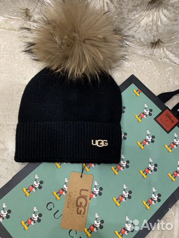 Шапка новая UGG с меховым помпоном Шапка новая UGG с меховым помпоном