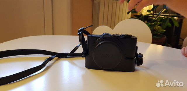 Компактный фотоаппарат и чехол Sony DSC RX100 lll Компактный фотоаппарат и чехол Sony DSC RX100 lll