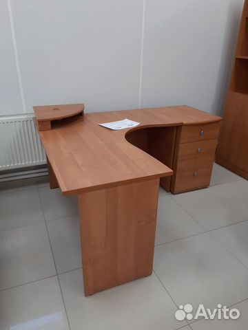 Угловой стол с приставной тумбой, рабочее место Угловой стол с приставной тумбой, рабочее место