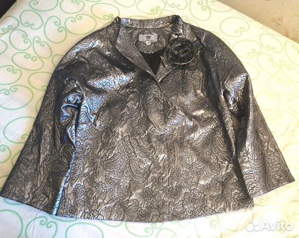 Серебряный пиджак с брошкой