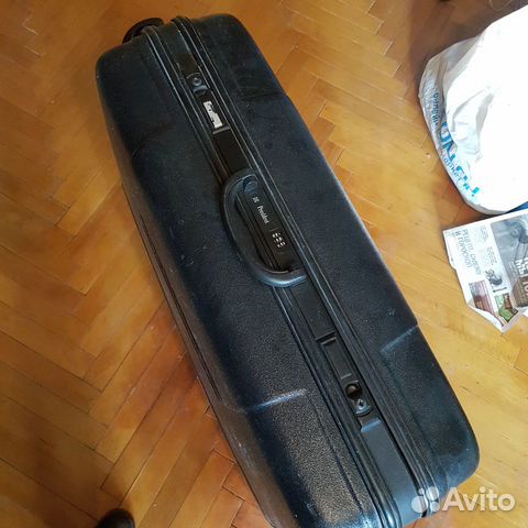 Чемодан большой на колесах Чемодан большой на колесах