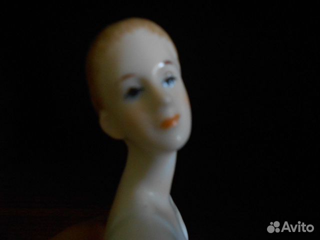 Статуэтка балерины сидящей Статуэтка балерины сидящей