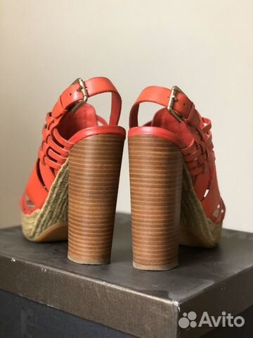 Босоножки красные на каблуке с плетёной подошвой