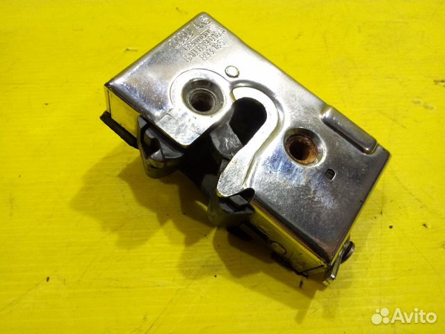 Замок двери Audi 80 B4 8a1837015a Замок двери Audi 80 B4 8a1837015a