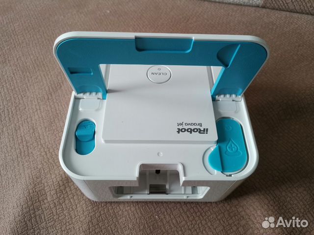 Робот iRobot Braava Jet 240 Робот iRobot Braava Jet 240