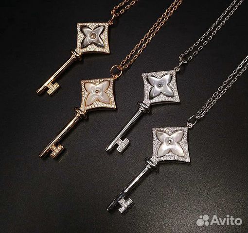 Подвеска Louis Vuitton Подвеска Louis Vuitton