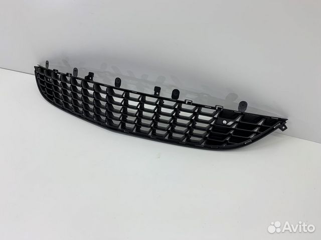 Решетка радиатора бампера нижняя Опель Астра J 3дв