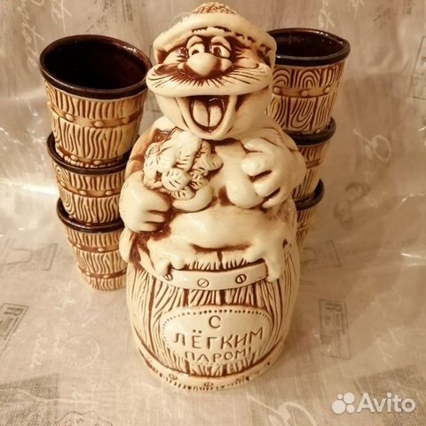 Кувшин и стаканы