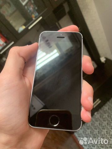 Телефон iPhone SE 32 gb Телефон iPhone SE 32 gb
