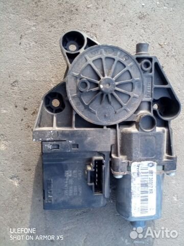 Мотор стеклоподьемника Рено Сценик 3