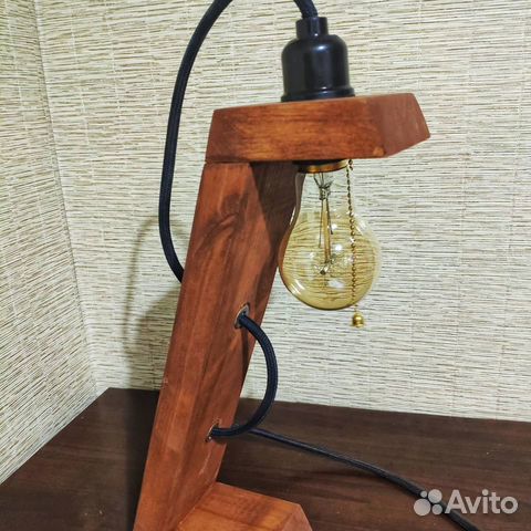 Настольная лампа