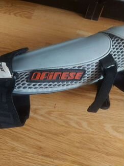 Наколенники dainese