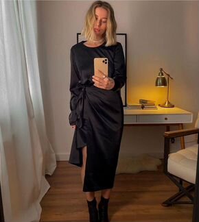 Атласное платье